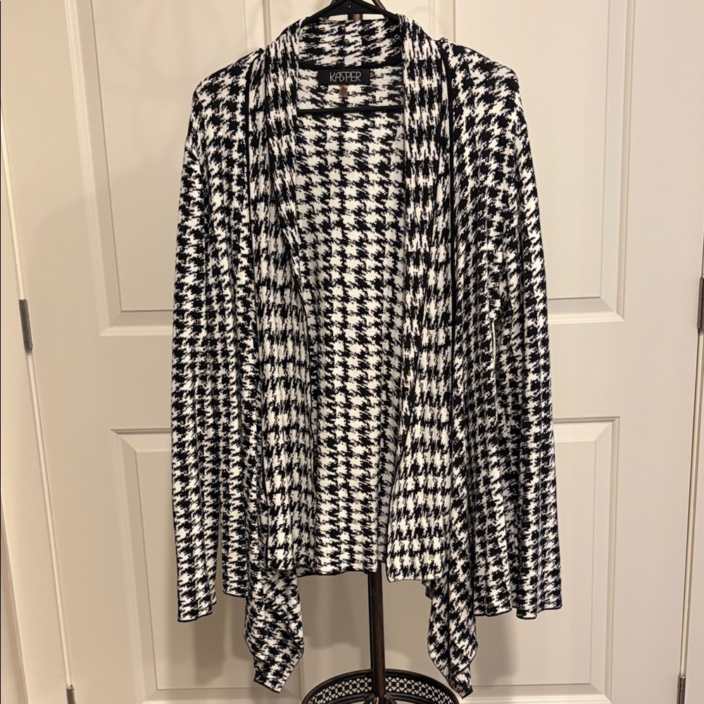 Kasper Women's Black and White Houndstooth Cardigan
